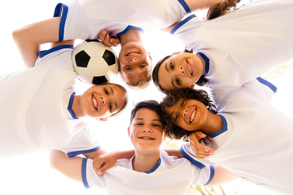أهم 10 فوائد للعب كرة القدم للأطفال في النادي والمدرسة 7461