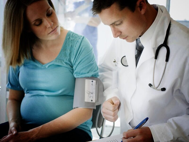 الحمل العنقودي: اعراض واسباب وعلاج الحمل المولي